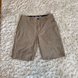 Men’s khaki shorts
